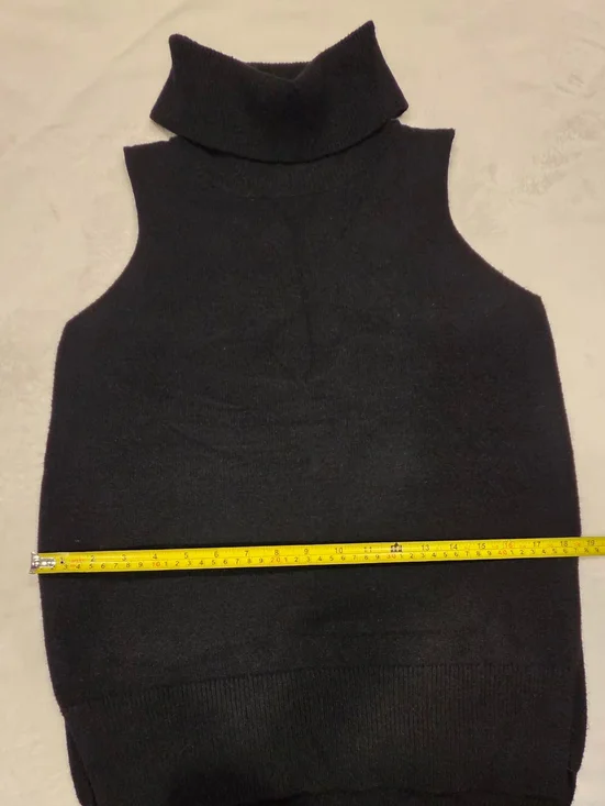 Carmen Marc Valvo Sleeveless Turtleneck Sweater - Black Size S. - Picture 11 of 15